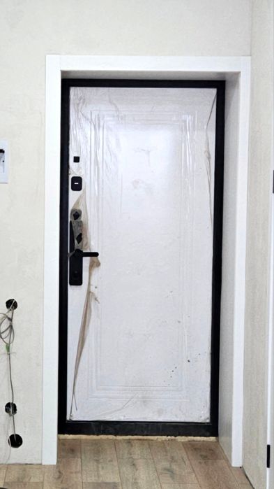 Дверь входная STR