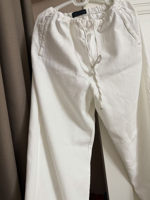 Zara белые джинсы