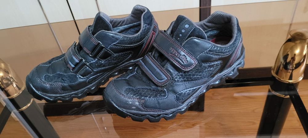 Adidași Superfit