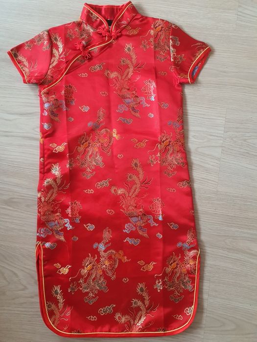Vând rochita China