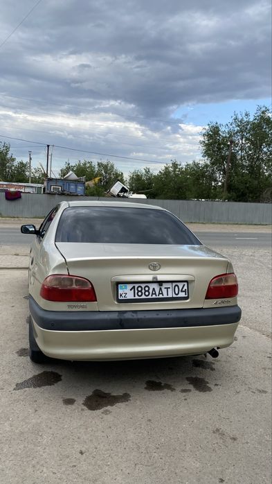 Toyoya Avensis 2001г