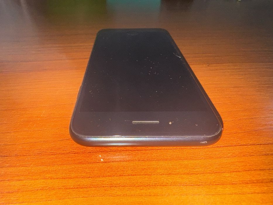 Продам iPhone SE