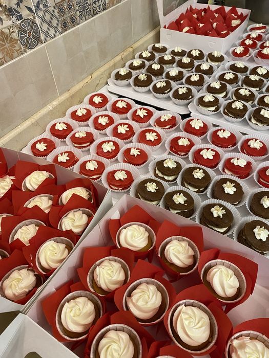 Пирожные капкейки бауырсаки