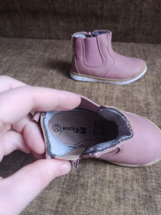 Продам сапожки для девочки