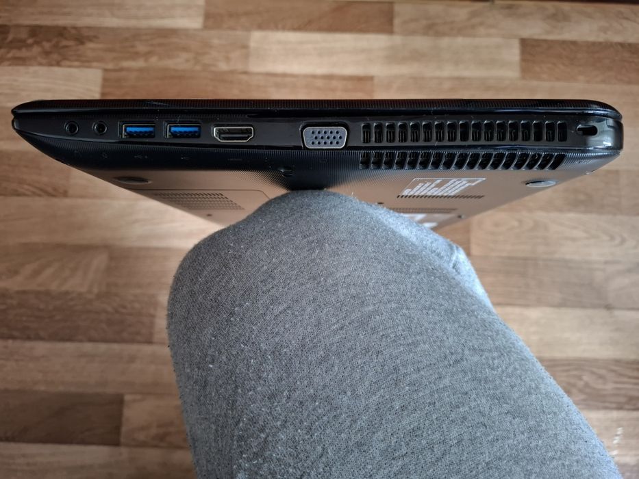 Реновиран лаптоп Toshiba Satellite 15.6" с Windows, SSD, Nvidia, DVD