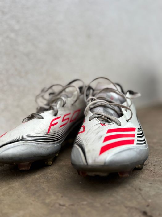 Vând ghete de fotbal Adidas F50 Messi,mărime44 preți fix 200 ron