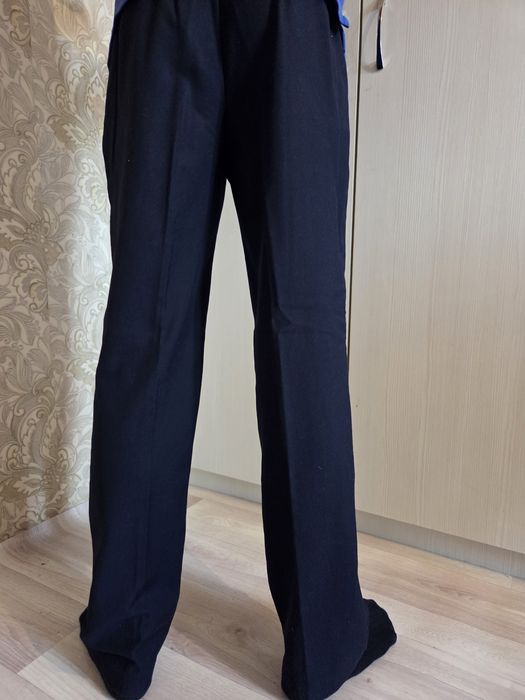 Продам школьные брюки 2 пары размер 152