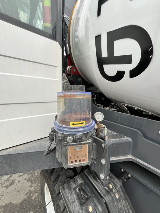 Бетонамешалка JBC Cармих Кармикс 20W 2 m³ sotuvda tayyor