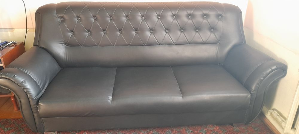 Kreslo divan yahshi xolatda