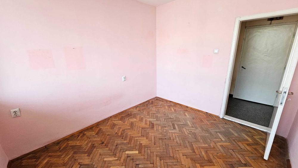 Продава се Двустаен апартамент в Разград, Център - 58 кв.м за 715 €/кв.м - Снимка #2