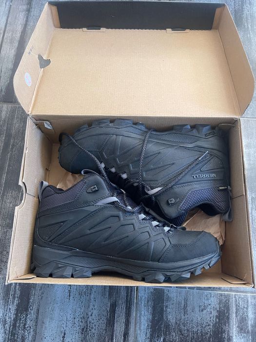 Продавам обувки Merrell