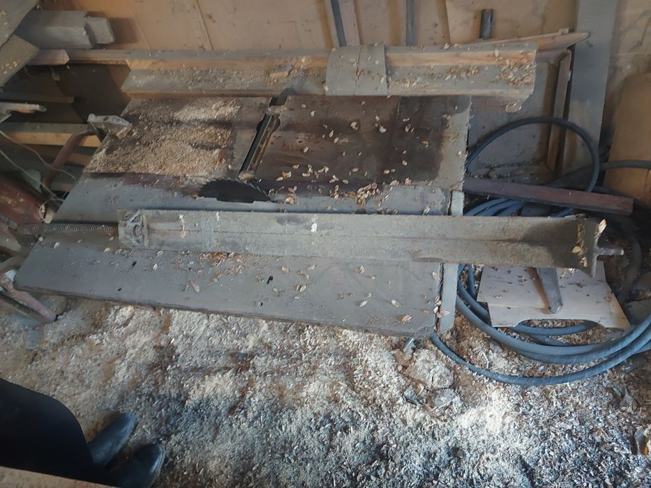 Продам два стола слесарных