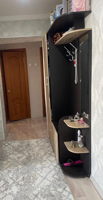 Продам прихожий шкаф