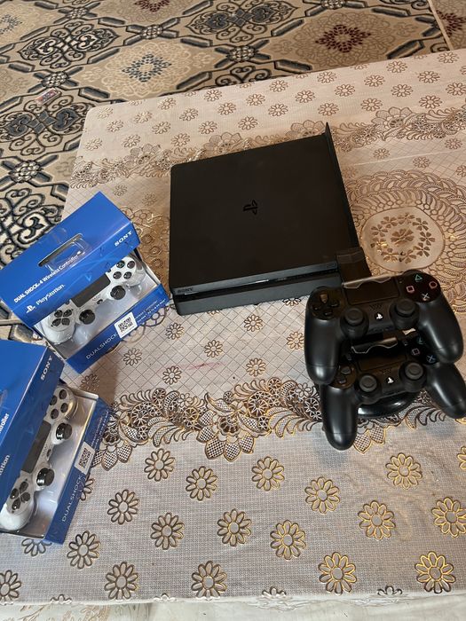 Playstation 4 slim