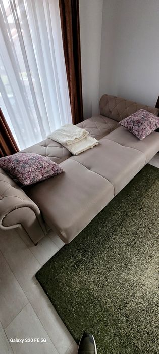 De vânzare 2 canapele cu 3  respectiv 2.locuri extensibile