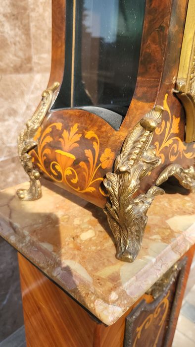 Часовник с постамент 025