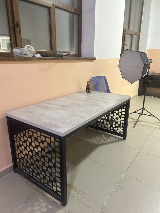 Офисный стол в хорошем качестве