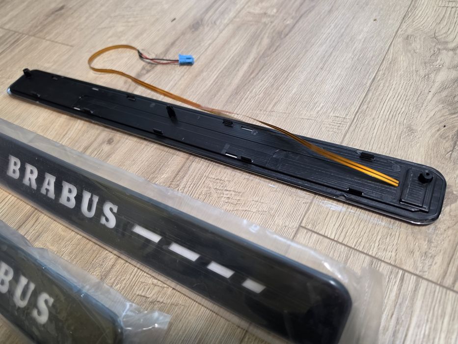 Brabus светещи лайсни на праговете W463 W464 W463A W465 Mercedes G class brabus door cover trim g63amg G500 g350 led Iluminated