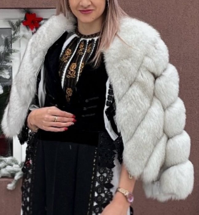 Vând blană naturală,o singură purtare,marimea S/M