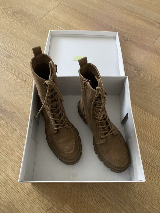 Ghete cu sireturi ‘Jolina’