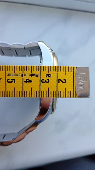 Ceas Sergio Tacchini, negru-auriu, seamănă cu Lorus by Seiko, mecanism japonez, masiv, metalic, greutate 150 grame
