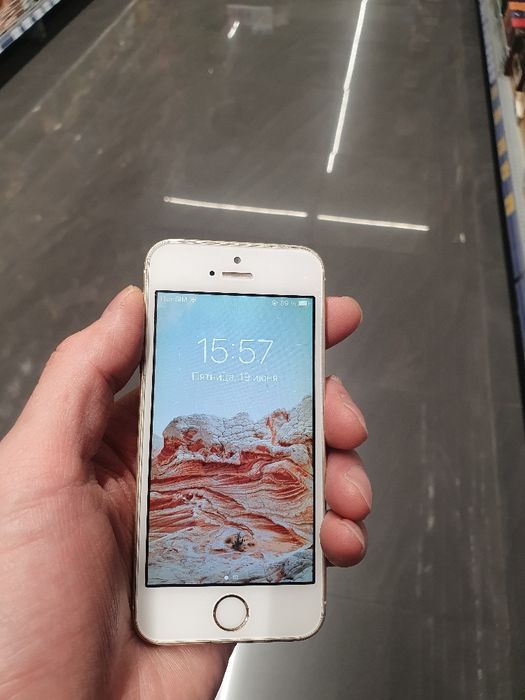 Iphone se 64gb продам