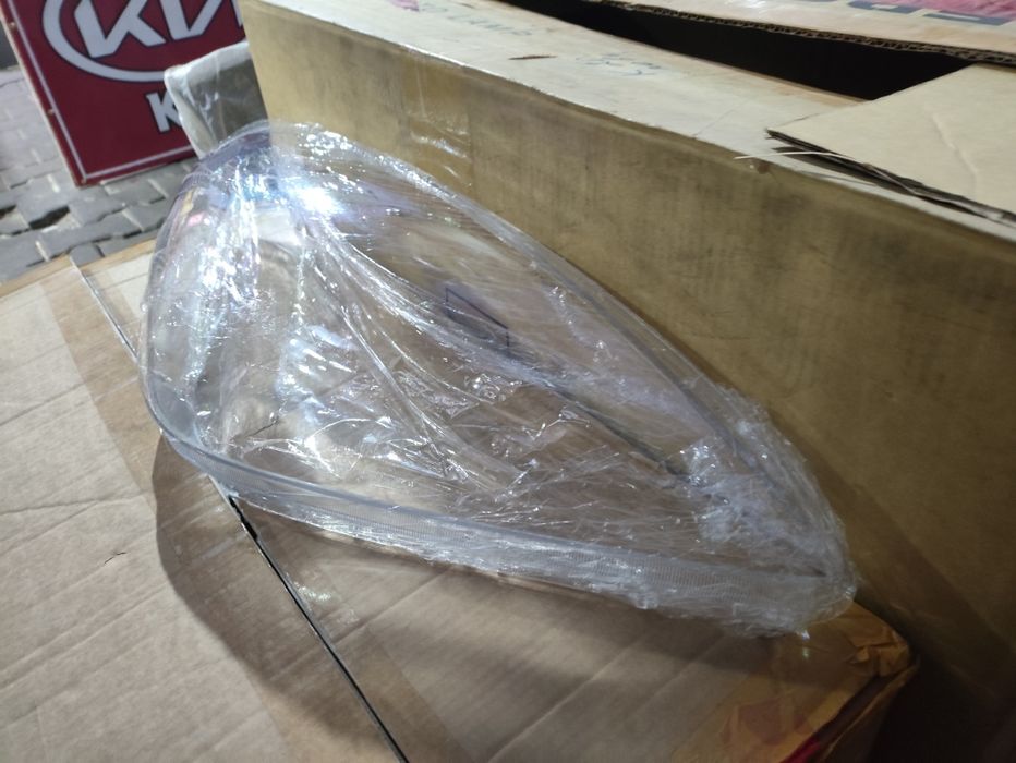 Лексус ЕS 300,330 стекло фара