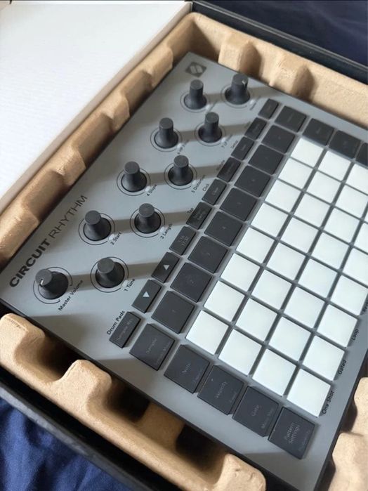 Продам сэмплер и грувбокс Novation Circuit Rhytm