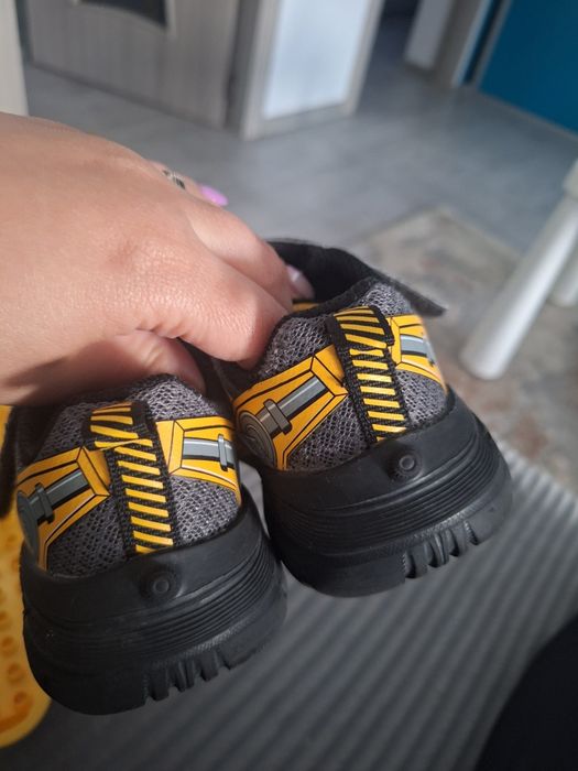 Vând skechers mărimea 25