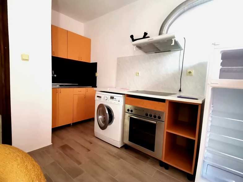 Дава се под наем Тристаен апартамент в Бургас, Славейков - 70 кв.м за 367.2 € - Снимка #2