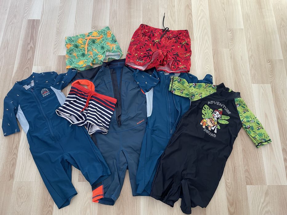 Vand costume si slip baie , pentru baieti 5-6 ani, 7 piese , 150 lei