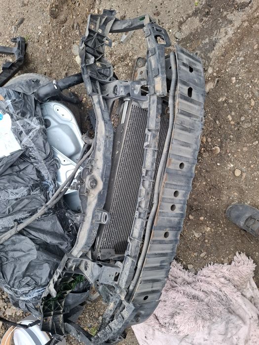 Vand intaritura bara  tragher faruri capota radiatoare ford focus 2 mo