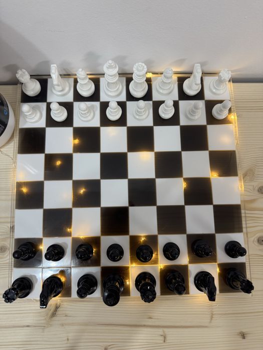 Tablă de șah handmade din rășină epoxidică