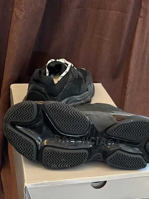 balenciaga triple s clear sole