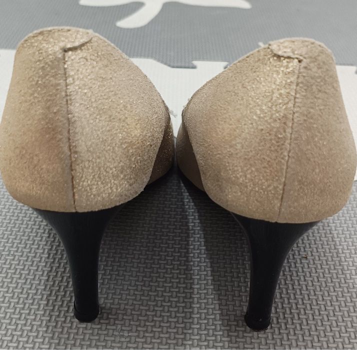 Pantofi stiletto aurii , din piele , Nr 37 branț 24 cm