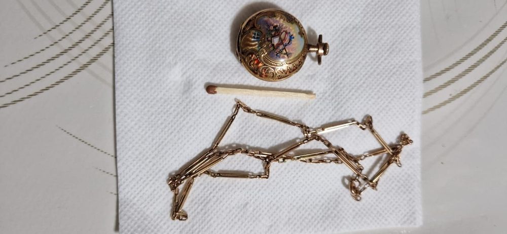 Золотые часы (+есть бриллианты)