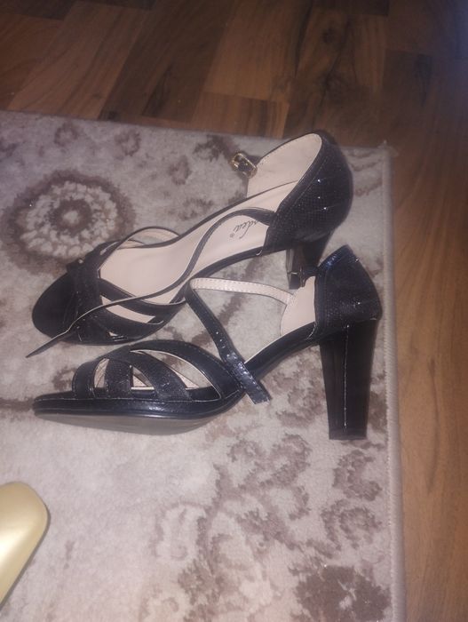 Sandale și pantofi Nr 39