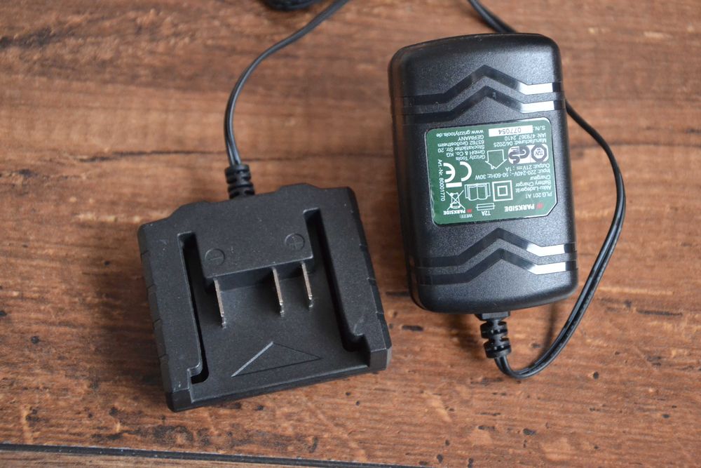 Нови зарядни устройства Parkside за батерии 20V, 2.4A и 4.5A