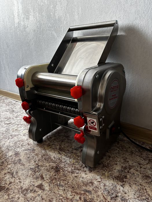 Продам машинку для раскатки и резка теста