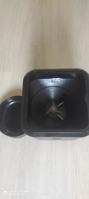 Автоматична хранилка за кученца и котенца