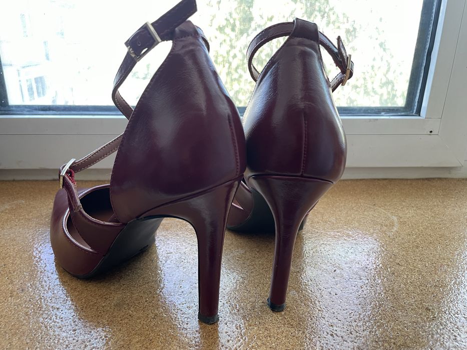 Дамски елегантни обувки.