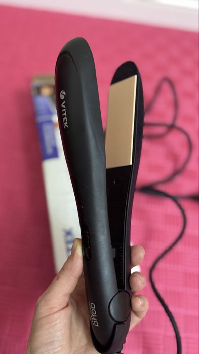 Выпрямитель для волос Утюжок Vitek