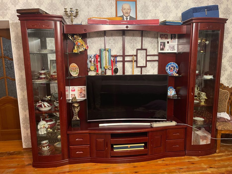 Сервант, качества отличное