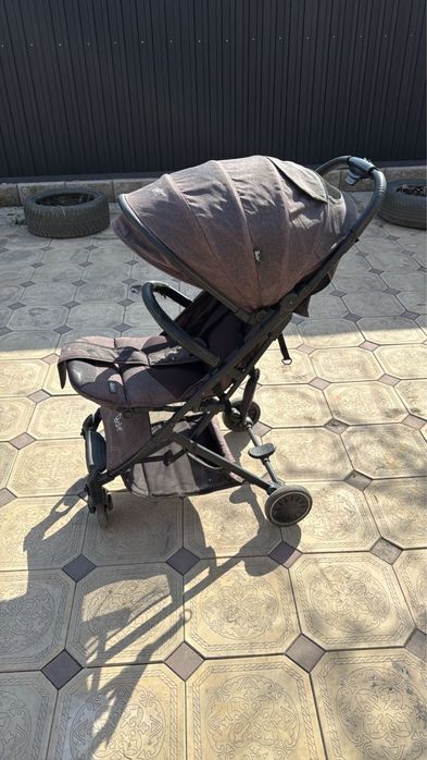 Продам прогулочную коляску