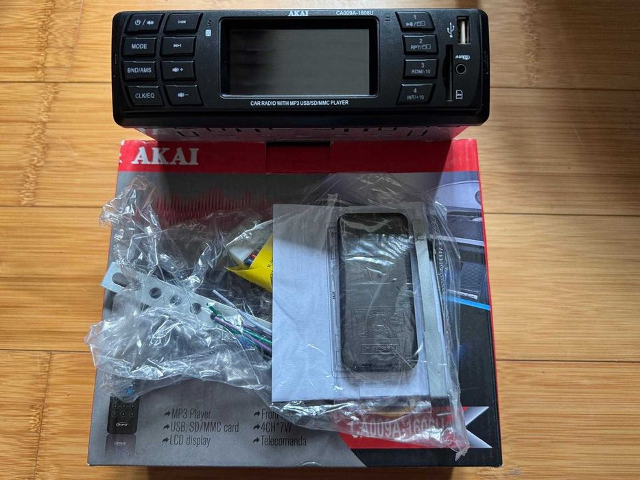 Vând Radio Auto MP3 Akai Model CA009A-1606U NOU