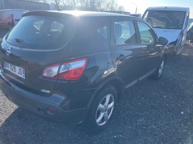 Dezmembrez Nissan Qashqai