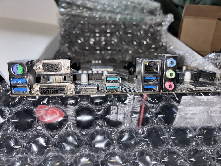 AMD Ryzen 7 5700G + Placă ASUS B550M-K