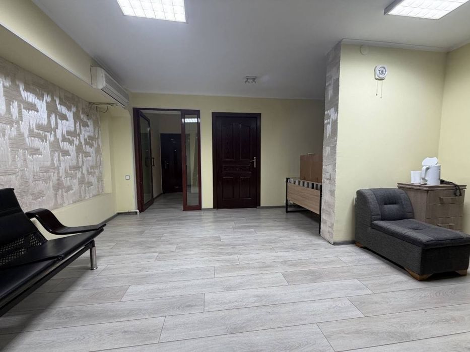 Продаётся помещение на Юнусабаде Ц-5  Ор Lacoste