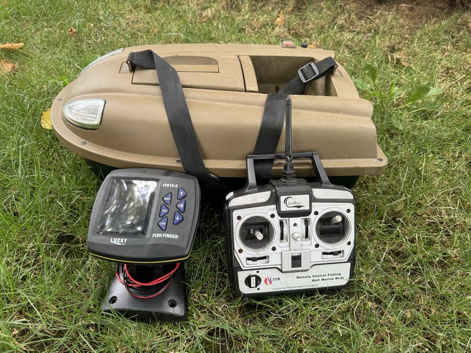 Лодка за захранка със сонар