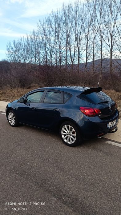 Opel Astra J,  2012